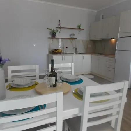 Amarilis Luxury Sarande